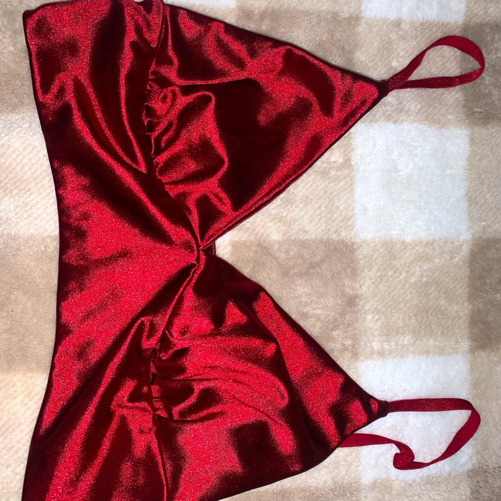 Red bra / crop top with spaghetti straps